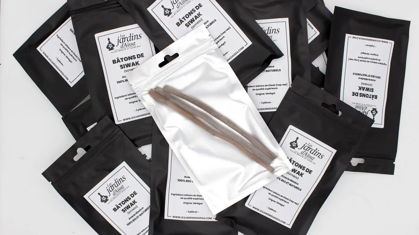 Découvrez les bienfaits du baton de Siwak ou Sothiou, la brosse à dents naturelle !