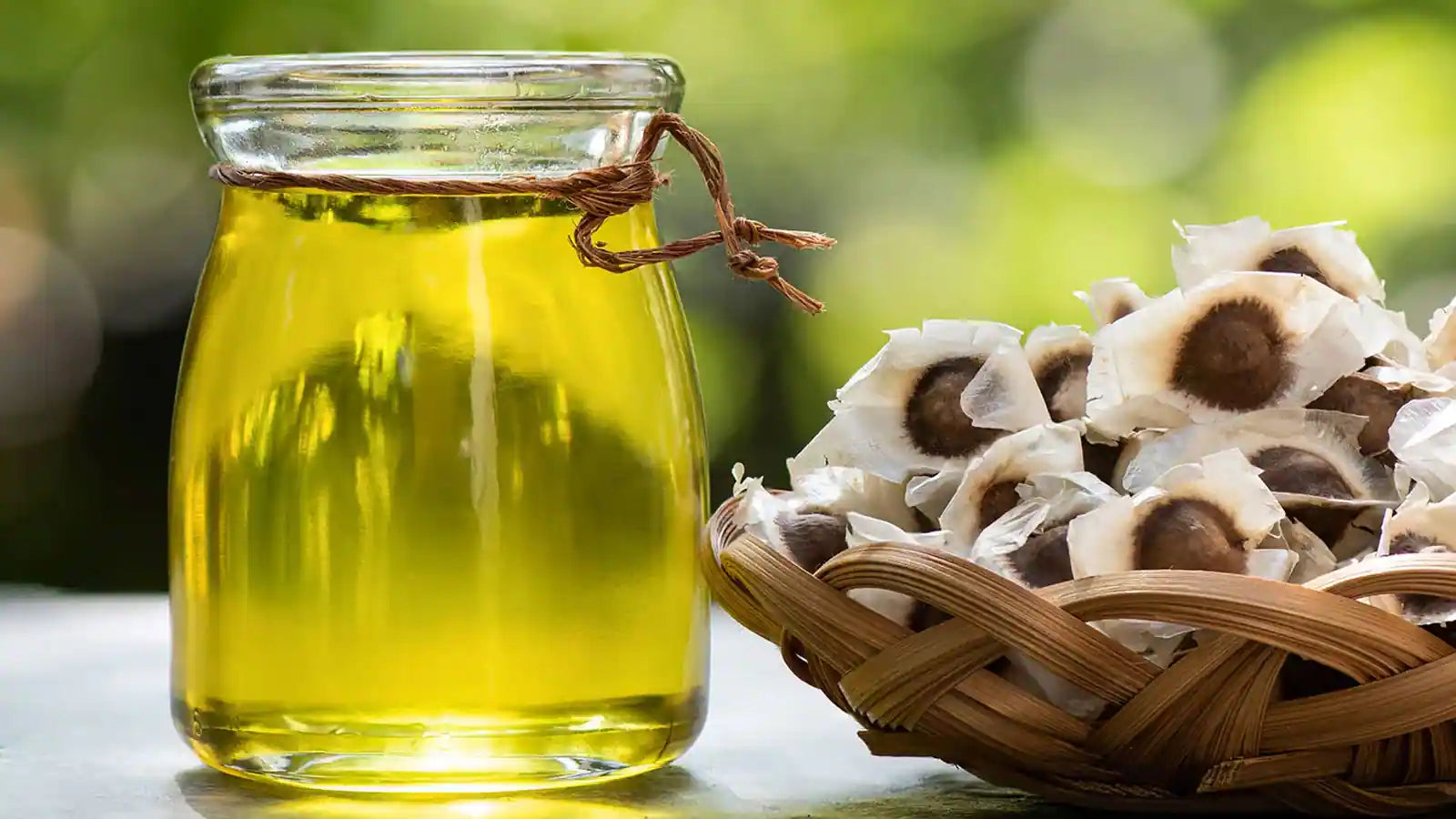 Huile de Moringa Bio : bienfaits, utilisations et secrets de beauté pour peau et cheveux