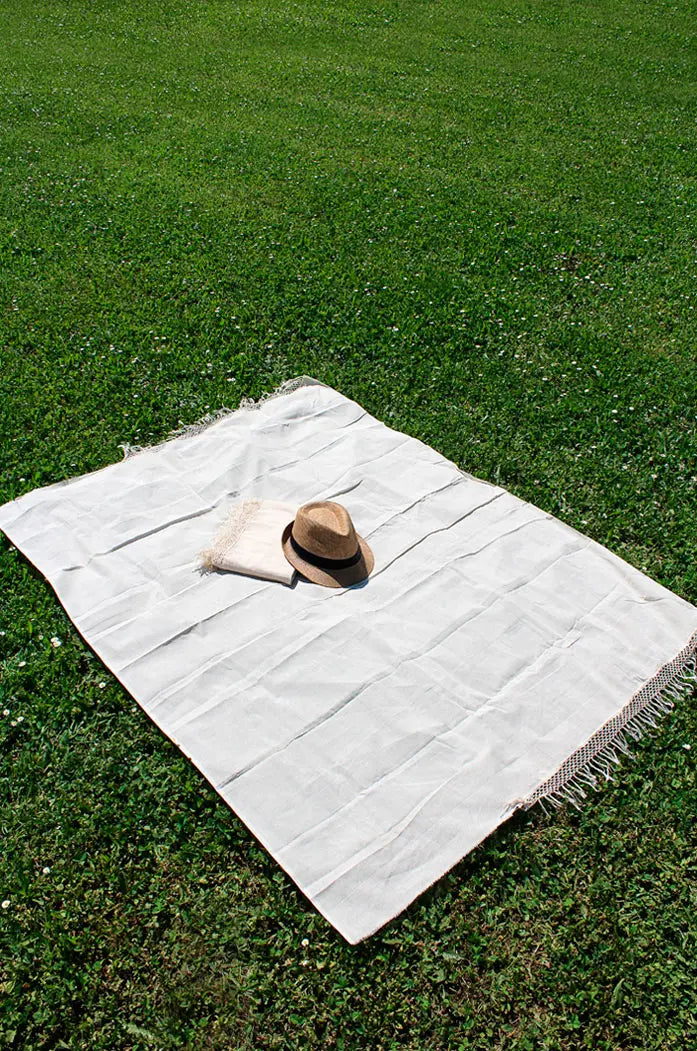 fouta plage africain coton bio drap de bain les jardins aissa sur l'herbe