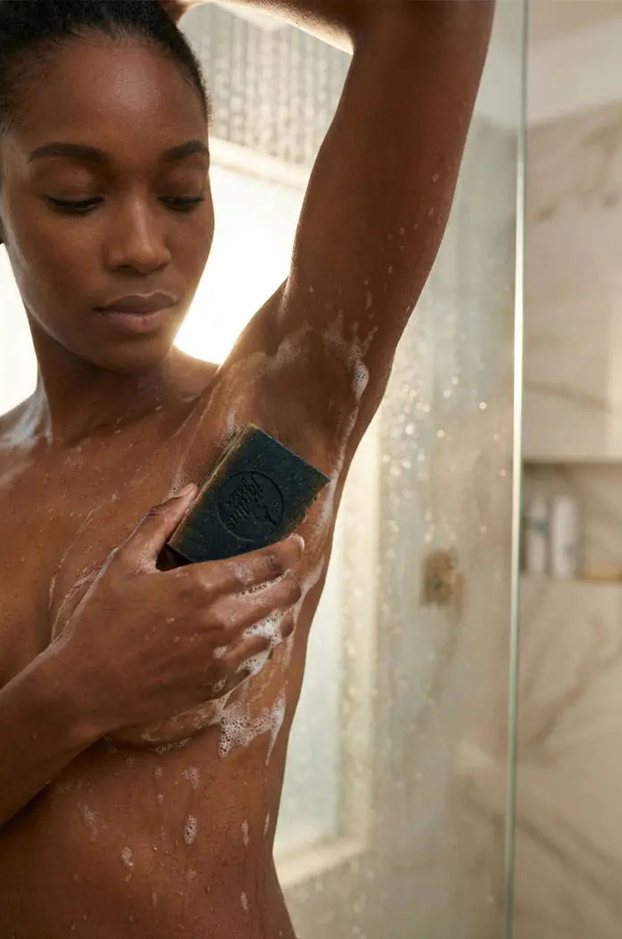 Savon éclaircissant anti-taches à la poudre de Nila bio les jardins d'aissa visage