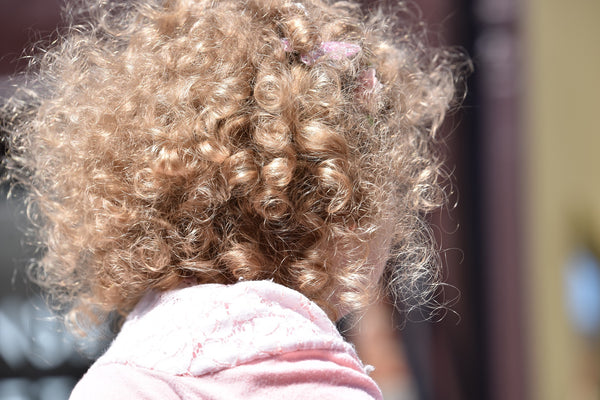 Quels soins et gestes recommandés pour les cheveux de nos enfants ?