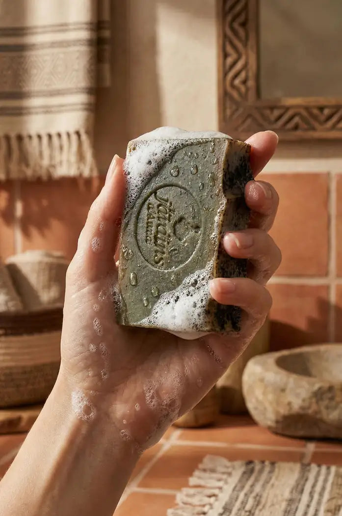 Savon éclaircissant anti-taches à la poudre de Nila bio les jardins d'aissa